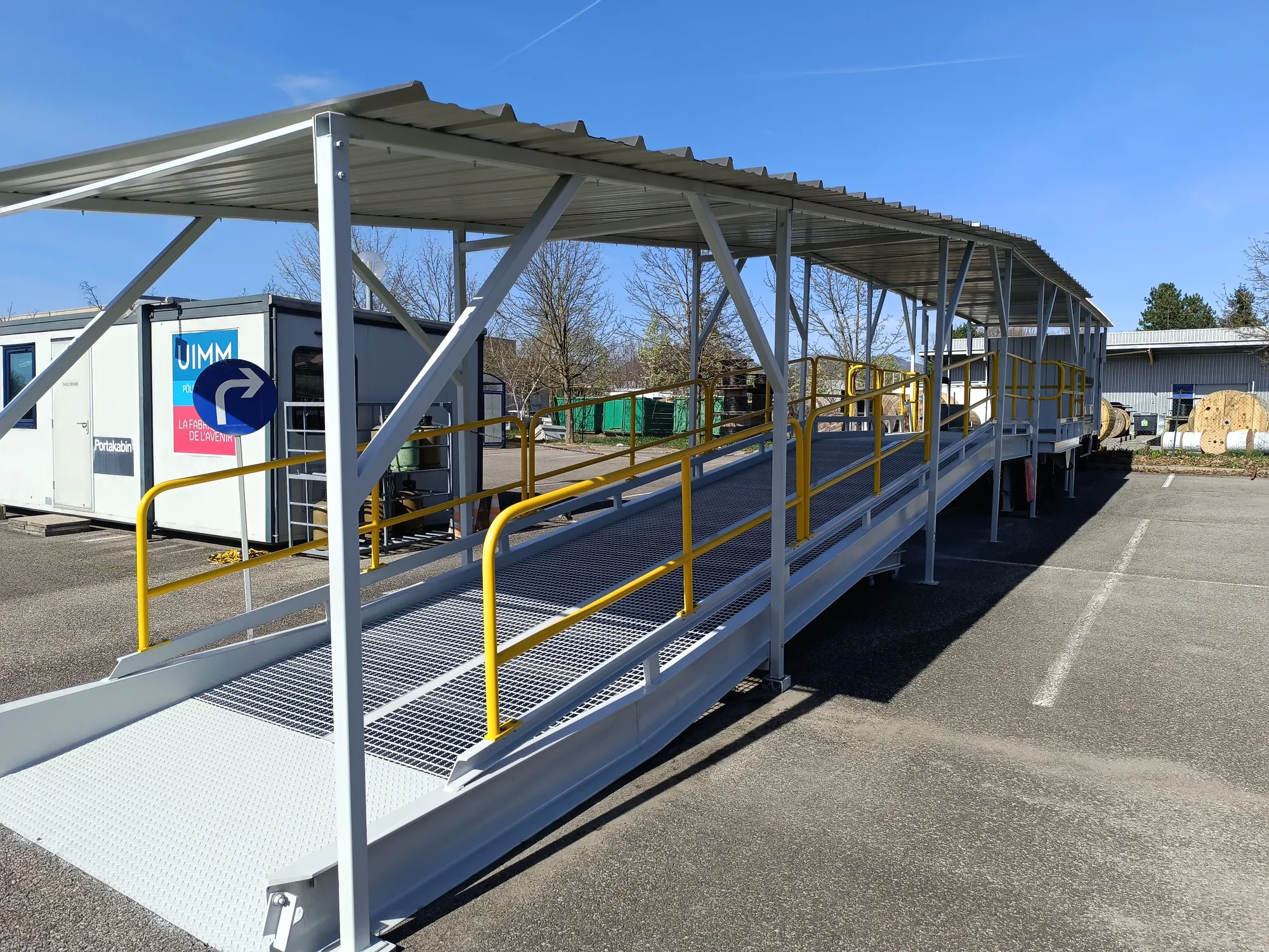 Passerelle en métal